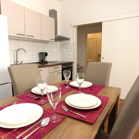 Apartment Lara *