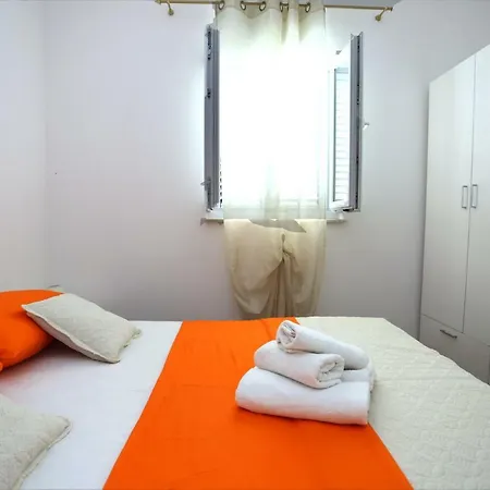Lara Apartment *